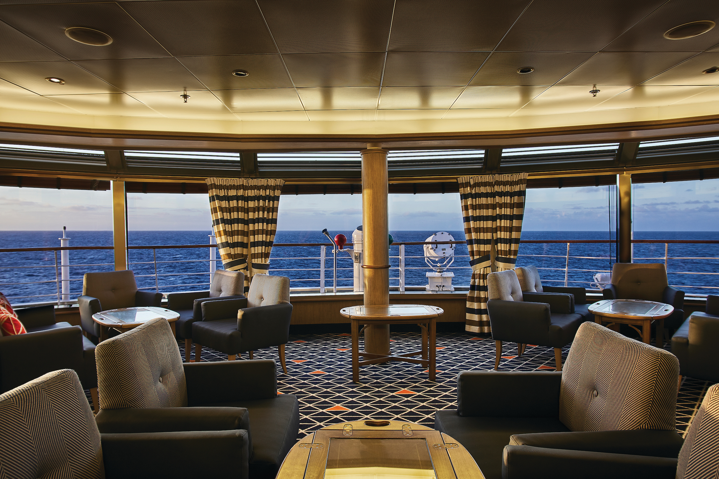 Silversea - Silver Wind - Observation Lounge 4.jpg